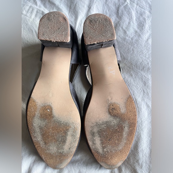 Grey kitten heels with easy hook clasp - Picture 2 of 5